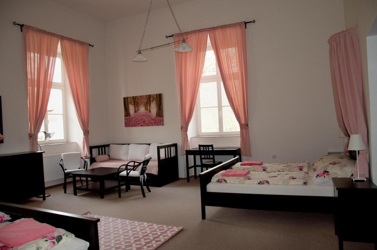 Penzion Zámek Rozsochatec Exterior foto
